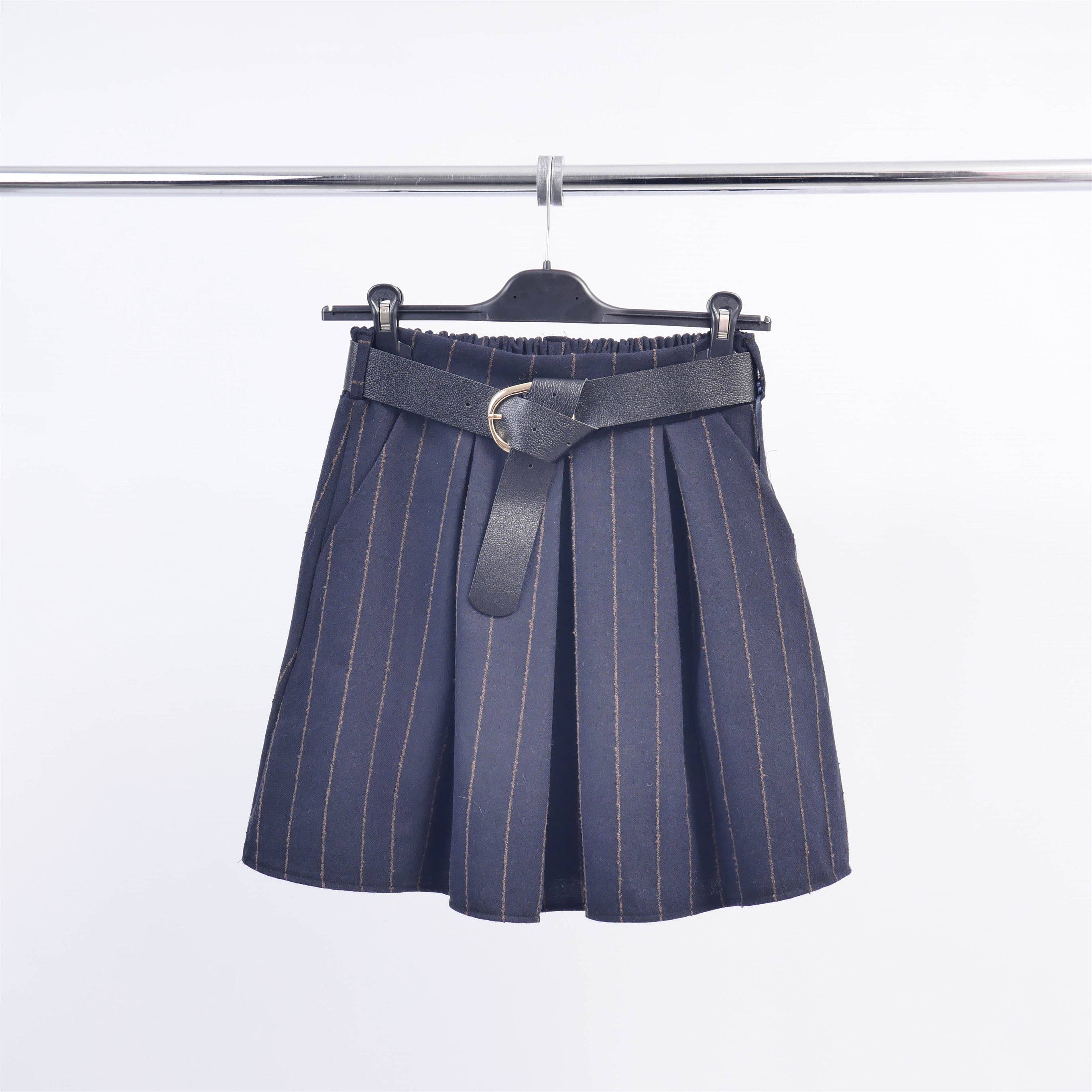 Short skirt with belt